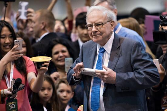 巴菲特午餐再次开拍,费用高达百万美元,一顿饭