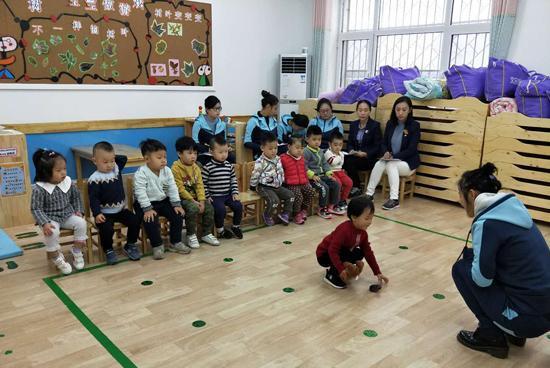 文合南希美国幼儿园中文课程--蒙氏感统视觉训