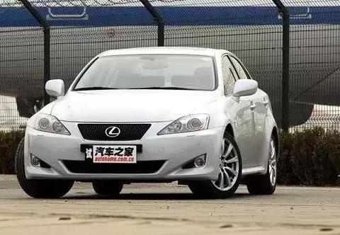 这台二手进口豪华车仅卖10万，3.0L的排量保养不到500块