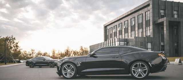 难舍难分，科迈罗与野马暗黑地狱之间的较量