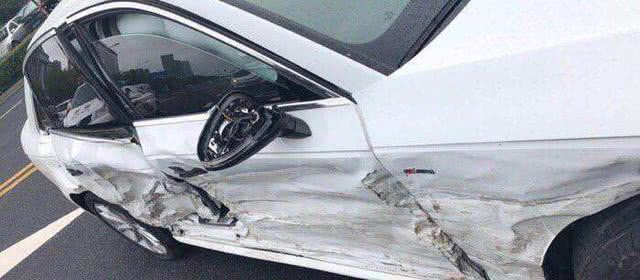 奥迪A4L遭铃木羚羊侧面撞击,网友:不敢相信这