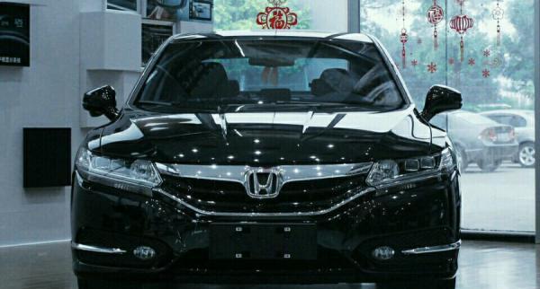 雅阁都说它帅气, 操控完胜帕萨特, 17万却没人要