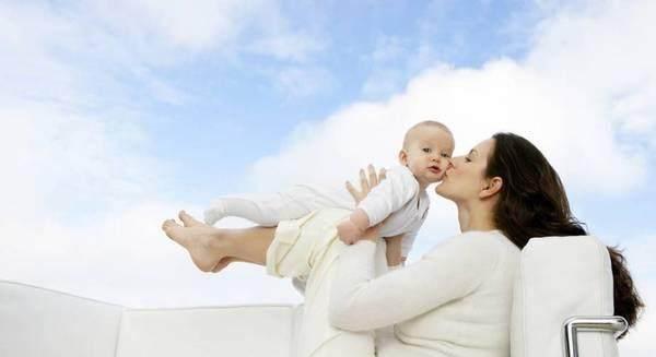 周岁内的宝宝表现出这几种行为, 代表他智商过