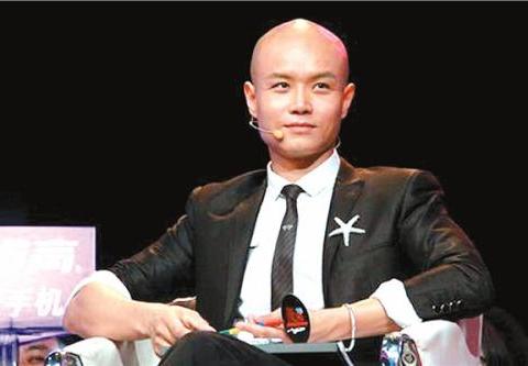 为支持残疾选手，当场喝酒失控，致金星离场，今开丰田霸道成这般