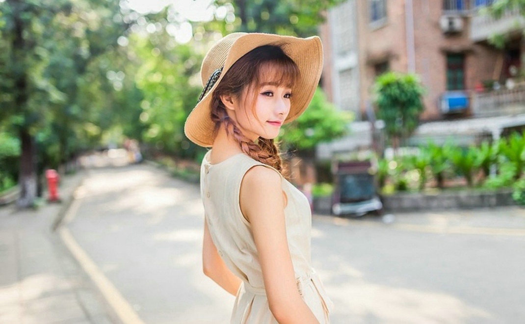 清纯稚嫩美女户外俏丽多姿甜美俏皮唯美写真集  @微相册 @微博摄影