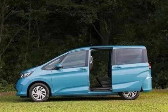 本田飞度版MPV，提供6、7座布局，标配四驱系统，11万起售