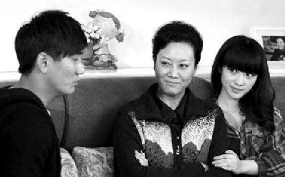 姐夫出车祸姐姐来我家借钱,去趟银行再回到家