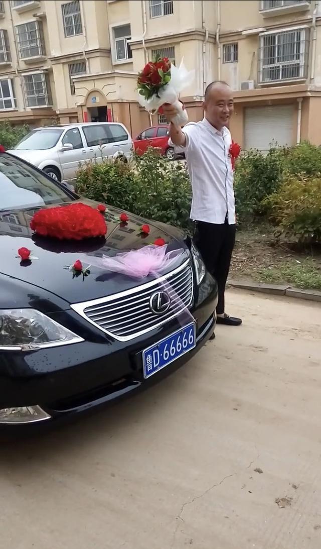 山东枣庄土豪结婚，枣庄最帅的两辆车出马来助阵，车牌照太霸气