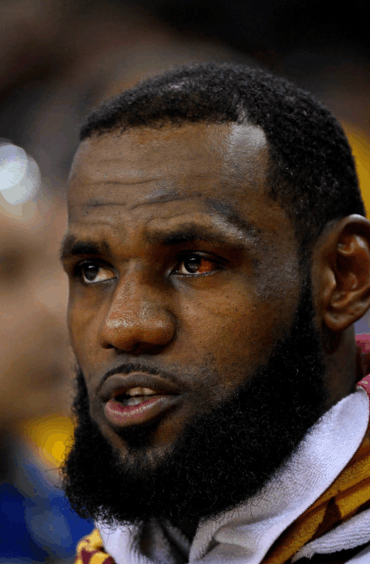 一张图看懂格林弄伤詹姆斯眼睛是不是故意的!