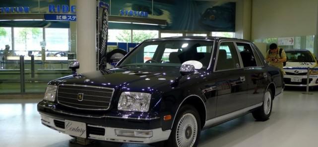 外观最老旧的丰田车, 后视镜装引擎盖上, 座椅是布的, 却要300万!