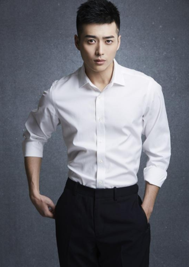 男人味十足的西装帅哥图片 韩承羽西装照片