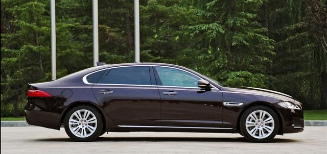 这豪车降了16万也没摆脱月销一千多的困境, 网友称: 因为那两字