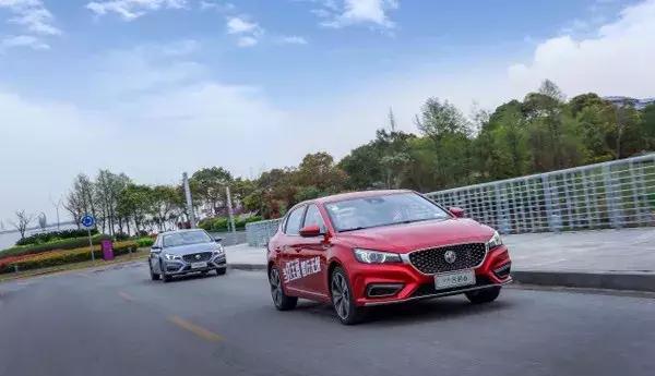 最热销的运动性轿车！比思域加速快，顶配仅卖14万抢着要买