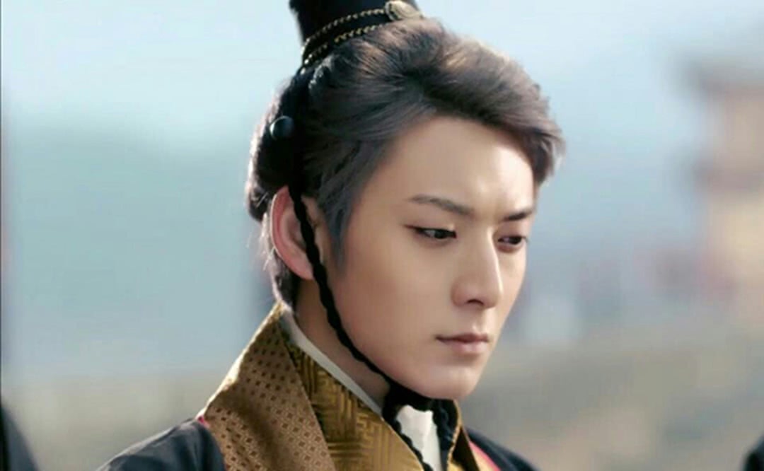 这小官员只是说了这句话，导致了王莽从此戴上了面具