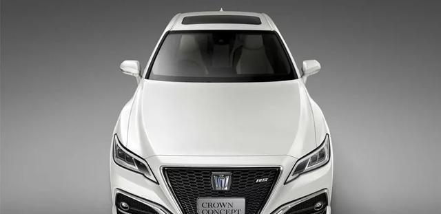 全新皇冠即将来袭，操控不输5系、内饰胜过E级，彻底要翻身了！