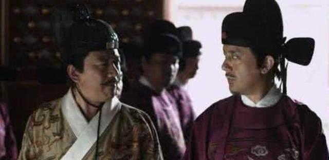 明末时期, 一盗匪冒充知县上任, 没想到后面来个