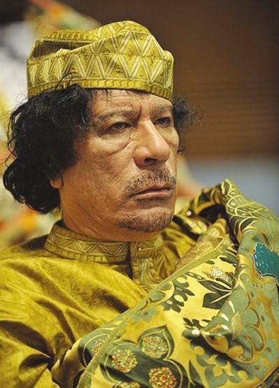 卡扎菲得罪人太多, 连中国都不保他, 最后只能死翘翘
