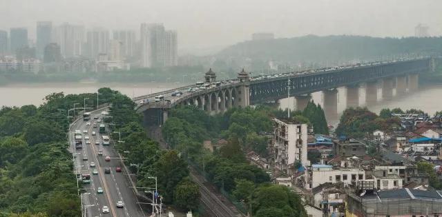 原创|夏天热到爆,冬天没冷气的武汉,是什么让它