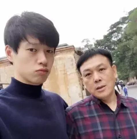 圈内隐藏的富二代:白宇大学时开跑车