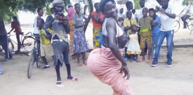 非洲最神秘的狩猎部落,女人以臀大为美,没有拒绝男人要求的权利