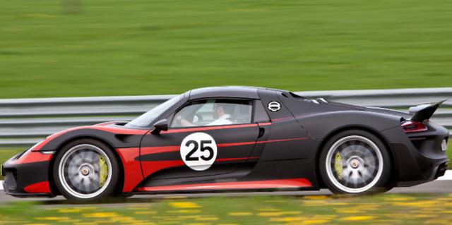 昆明现首辆1500万保时捷，车牌却只花300元，网友霸气直言：666