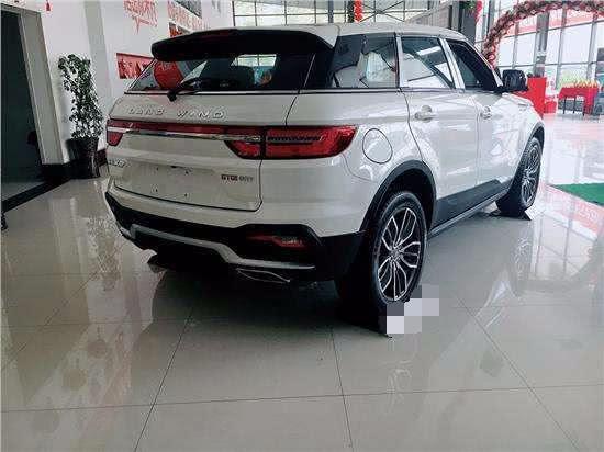 这款车紧随众泰的步伐，新车酷似路虎，动力强劲，12万起售！