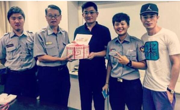 霍建华哥哥霍建元近照曝光,这帅气的颜值和身