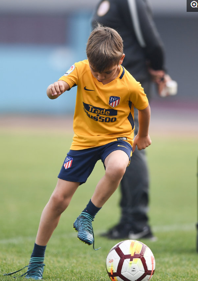 北京人和公开训练 奥古斯托儿子场边练盘带有