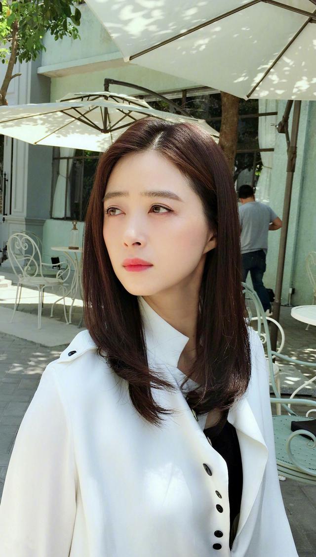 蒋欣换新发型甜美可爱,少女感十足,网友:恋爱了