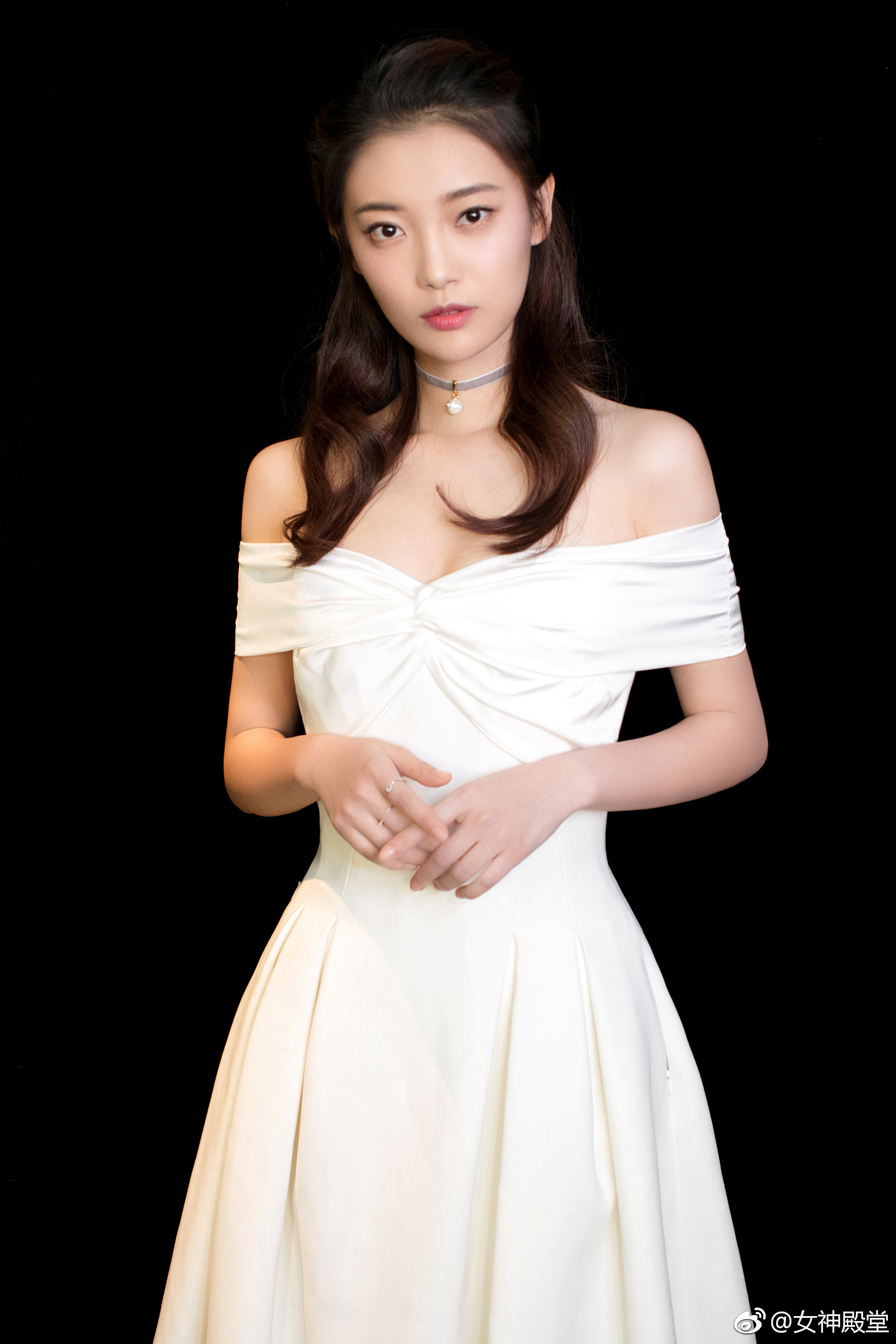 李纯、田依桐、麦迪娜礼服大片,非常漂亮的三个新人妹纸