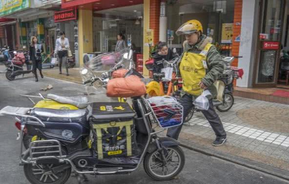 外卖小哥来不及送餐，还一次接5、6单？揭开真实原因，很心酸！