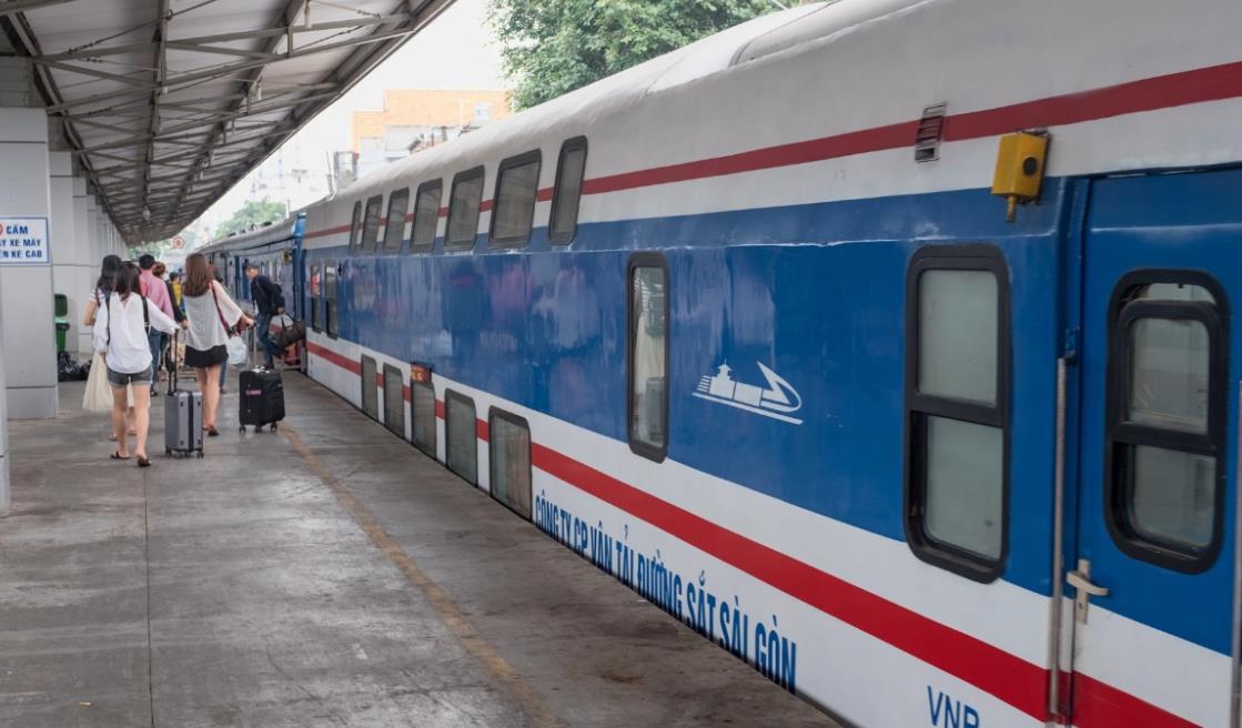 越南双层火车霸气,坐票比卧铺还宽敞,一看厕所才知中国制造