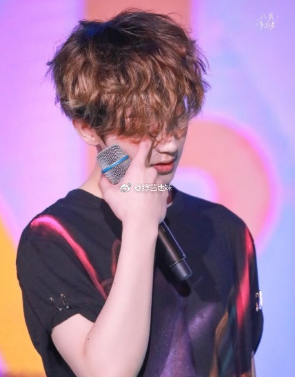 nine percent天津见面会 蔡徐坤 雀斑妆真的是少