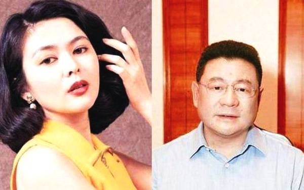 26岁赚了1个亿，41岁换了9个女朋友，如今他67岁了，老婆才39岁