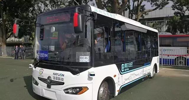 全球第一批“无人公交”在深圳上路了！