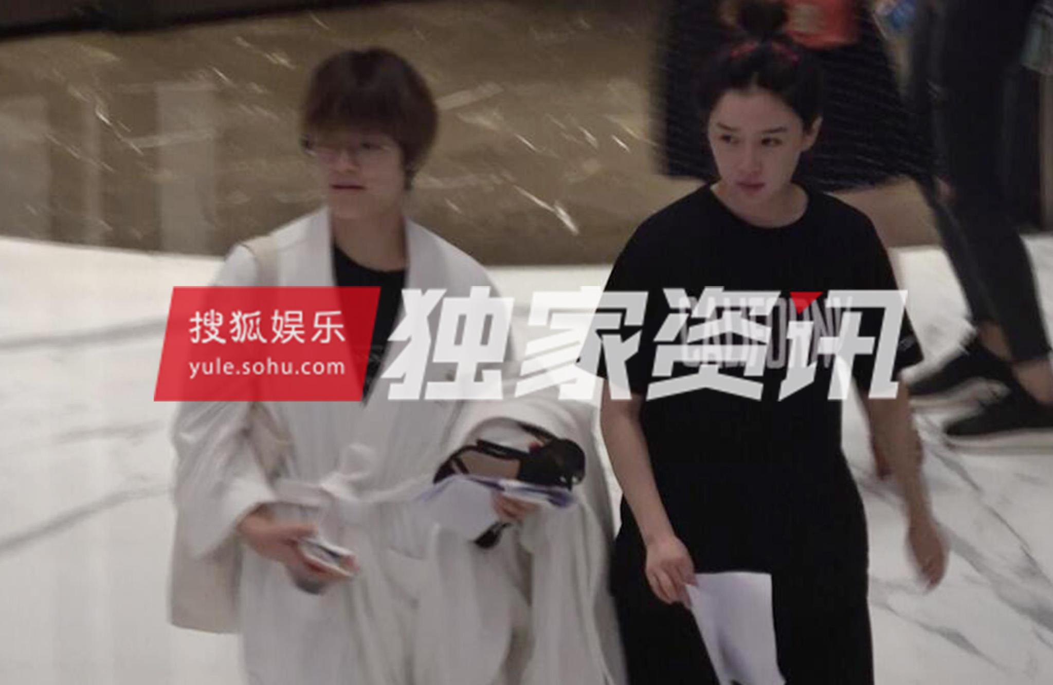 独家：随性girl！阙清子深夜浴袍露天咖啡店背台词