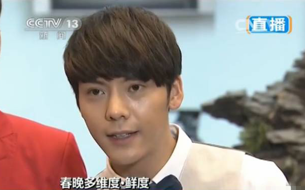 江疏影枕头打光 网友被这神操作折服