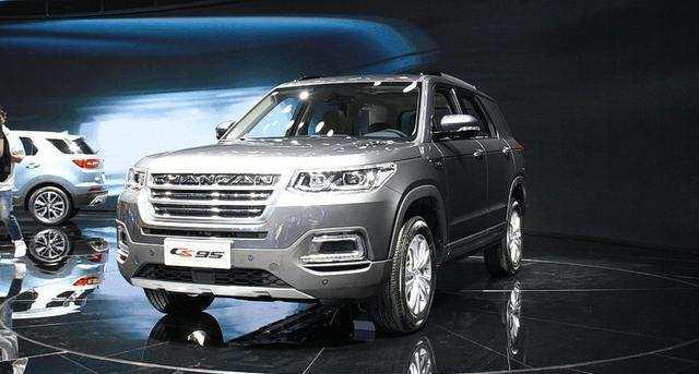 这款国产车非常不错, 外观霸气硬朗, 家用越野两相宜