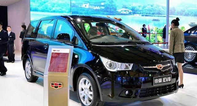 国产沃尔沃的MPV, 最高可8座, 内饰黑白配, 售价8万元!