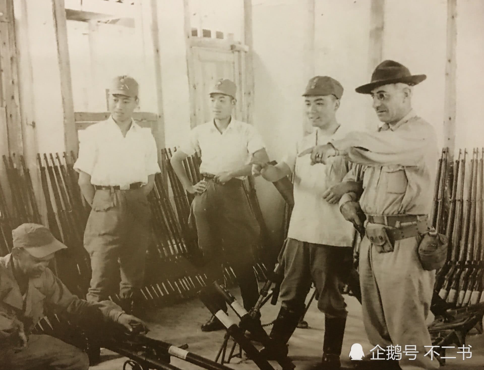 老照片:湘西会战大胜利 缴获的日军装备和日军战俘一览