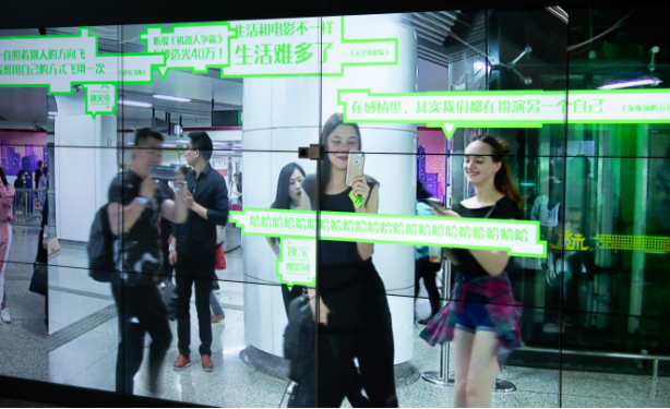 爱奇艺VIP会员AR互动创意广告空降杭州地铁站
