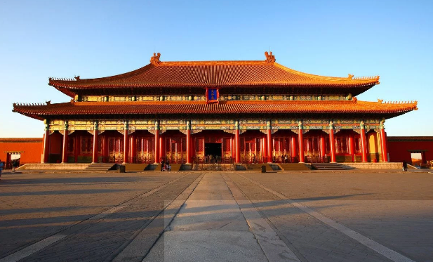 同是古代皇宫:这个皇宫每年接待上亿游客,另外一个却荒无人烟!