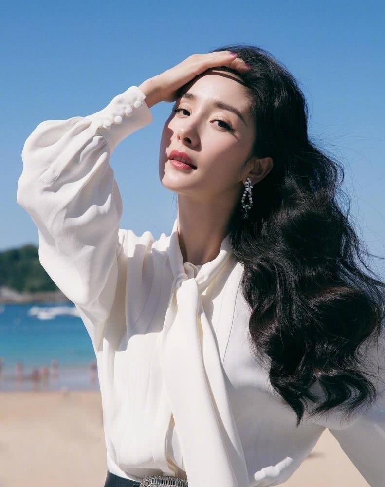 被黑了?杨幂未ps照片遭曝光,脸部凹凸感明显,