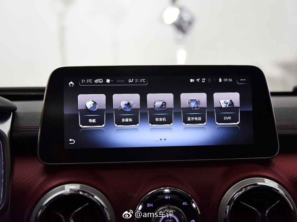 日前北京汽车官方发布了北京BJ40 PLUS的配置信息，新车将推出搭载2