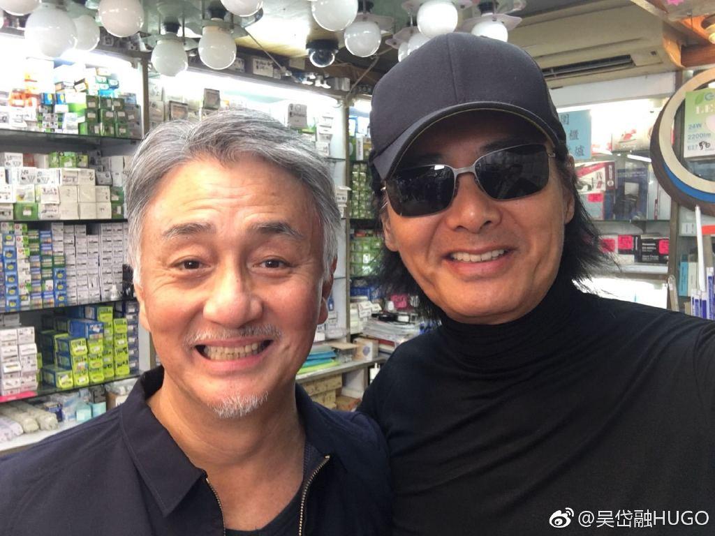 59岁花无缺偶遇周润发变迷弟 合影还有点小紧张