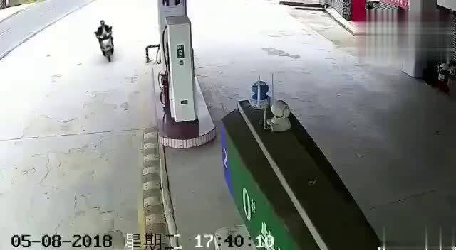是电动车？还是踏板车？  ​