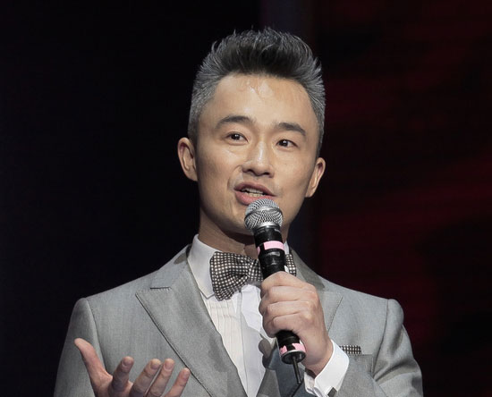 47岁程雷妻子近照，曾是最美主持人，今老公患病依旧不离不弃