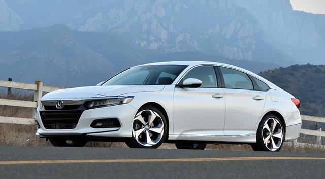 2018本田雅阁动感十足，空间超大，2018凯美瑞绝对比不上它！