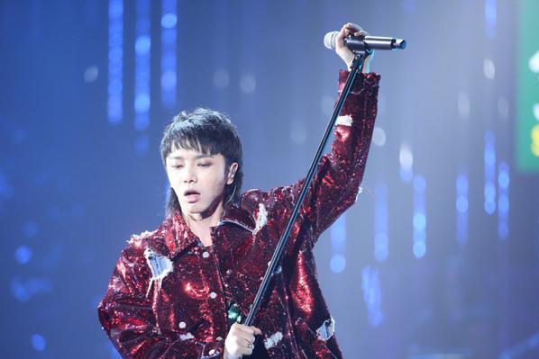 《歌手》决赛华晨宇这件衣服王源大张伟都穿过