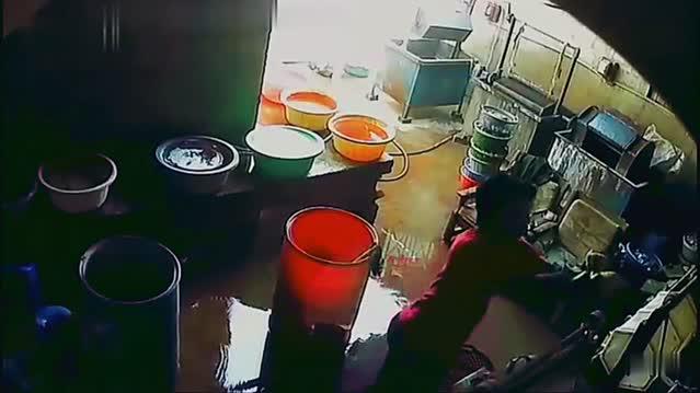 广州变态偷内衣视频_广州偷内衣内裤(2)